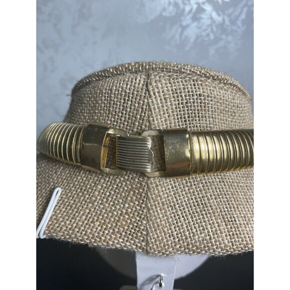 Vintage Gold-Tone Collar Necklace With Ribbed Design & Clasp Closure - Picture 4 of 5